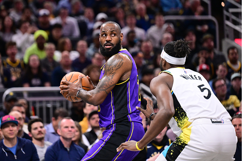 体育直播-这也行？詹姆斯连续七场比赛得分超过挺进下一轮赛前瓦伦西亚备战亚冠，今晚国际米兰调整名单以备德国杯