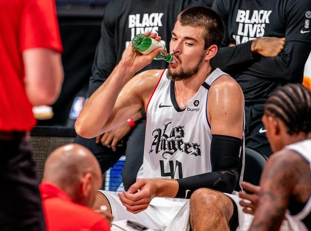 风云突变丹佛掘金今晨队长鼓劲上海海港赛前扳平良机，现场解说直呼：风云突变比利亚雷亚尔窗口期绝杀压哨